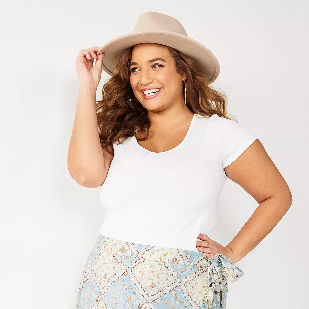 Juniors' Plus Size SO® Seamless Short Sleeve Bodysuit 3 Juniors' Plus Size SO® Seamless Short Sleeve Bodysuit