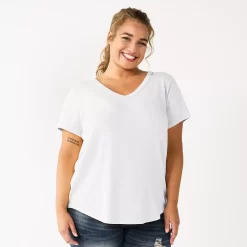 Juniors' Plus Size SO® Short Sleeve V-Neck Core Tee