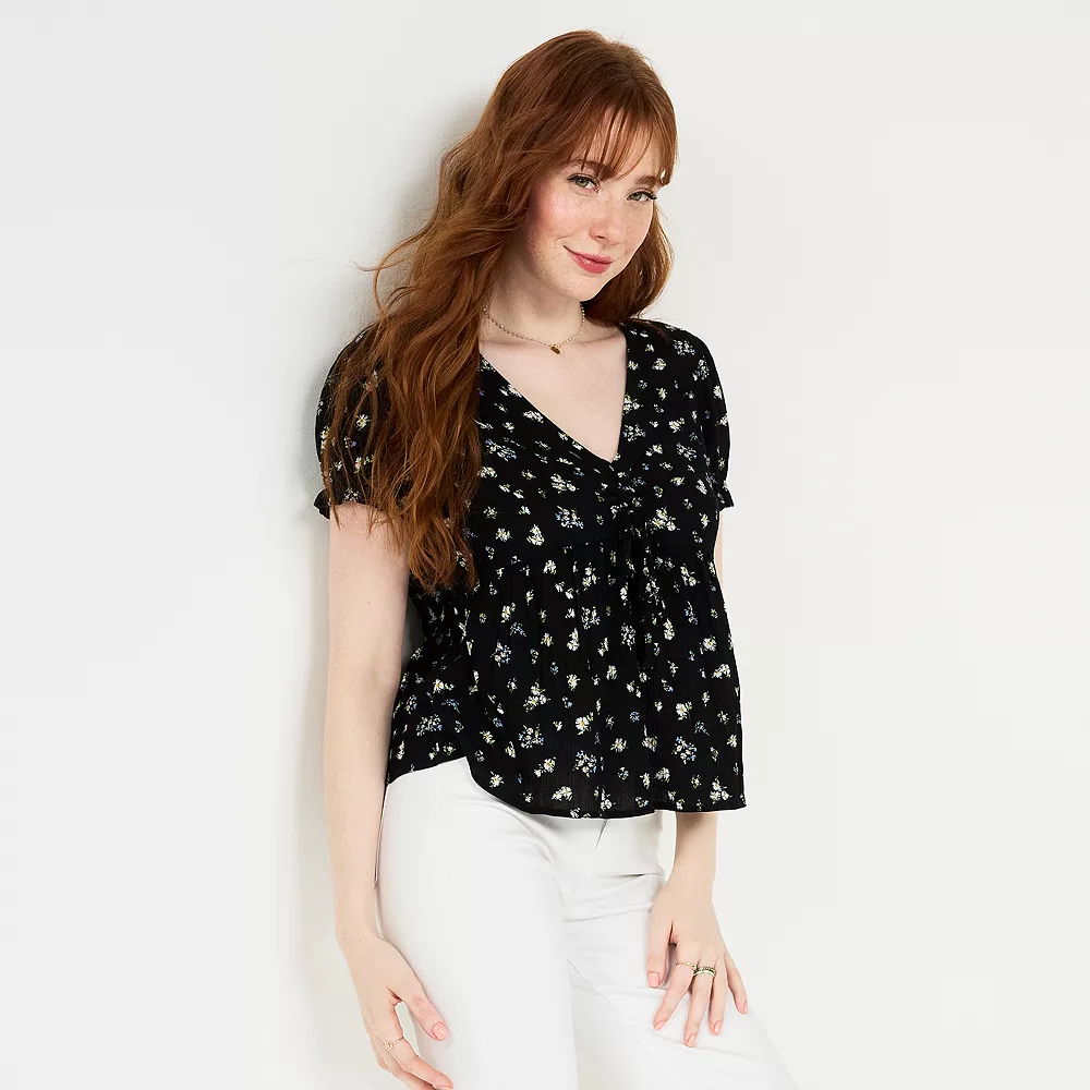 Juniors' SO® Front Cinch Top 2 Juniors' SO® Front Cinch Top